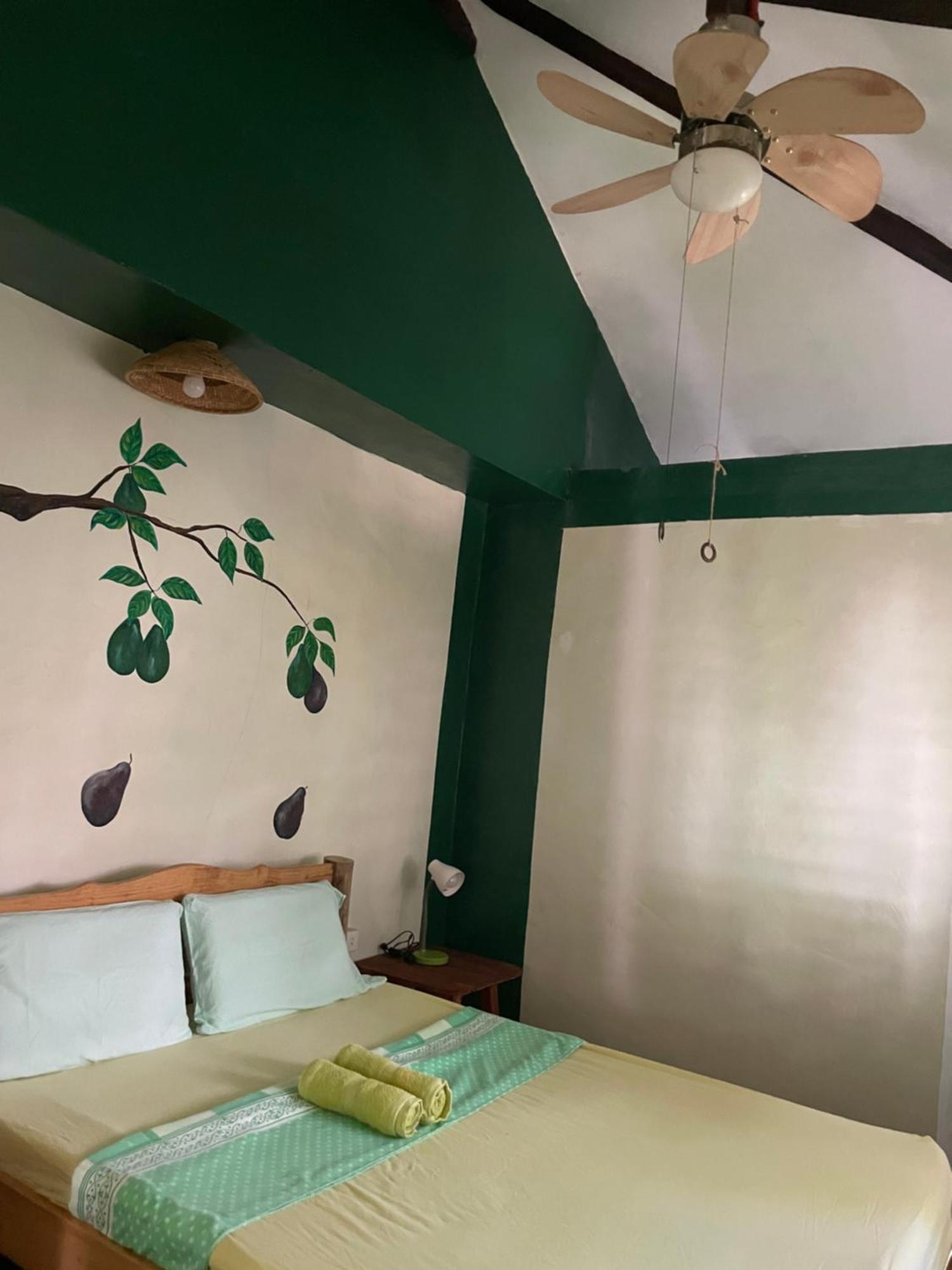 Chelle'S Guesthouse And Backpackers Сикихор Экстерьер фото